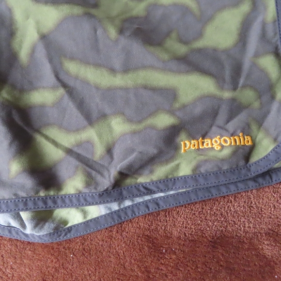 patagonia scallop hem stretch wavefarer boardshorts aerial camo  38/18 (39x7.5) - Picture 2 of 10